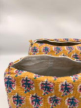 Load image into Gallery viewer, Toiletry bag
