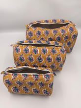 Load image into Gallery viewer, Toiletry bag
