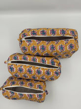 Load image into Gallery viewer, Toiletry bag

