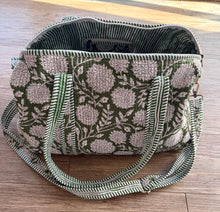 Load image into Gallery viewer, Weekend bag

